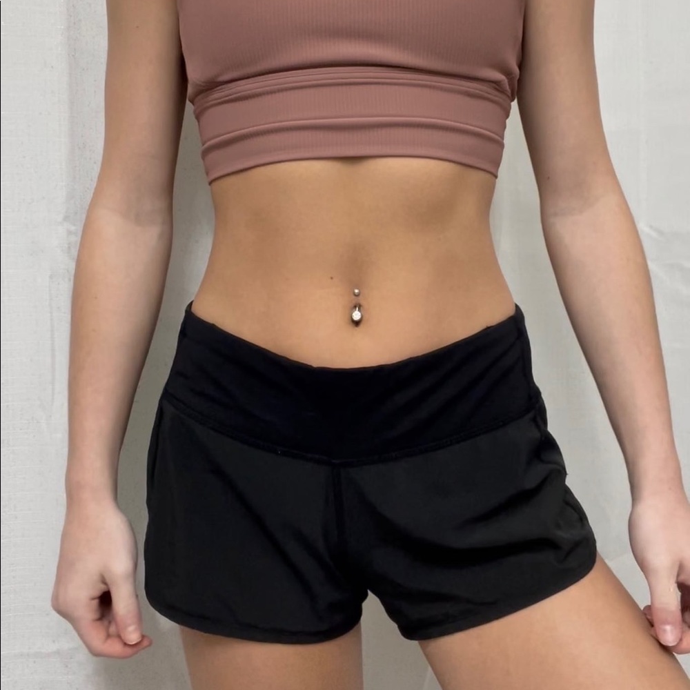 LULULEMON BLACK SPEED UP SHORTS 2.5 INCH